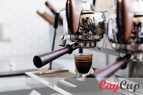 طرز تهیه قهوه اسپرسو با دستگاه و نکات مهم